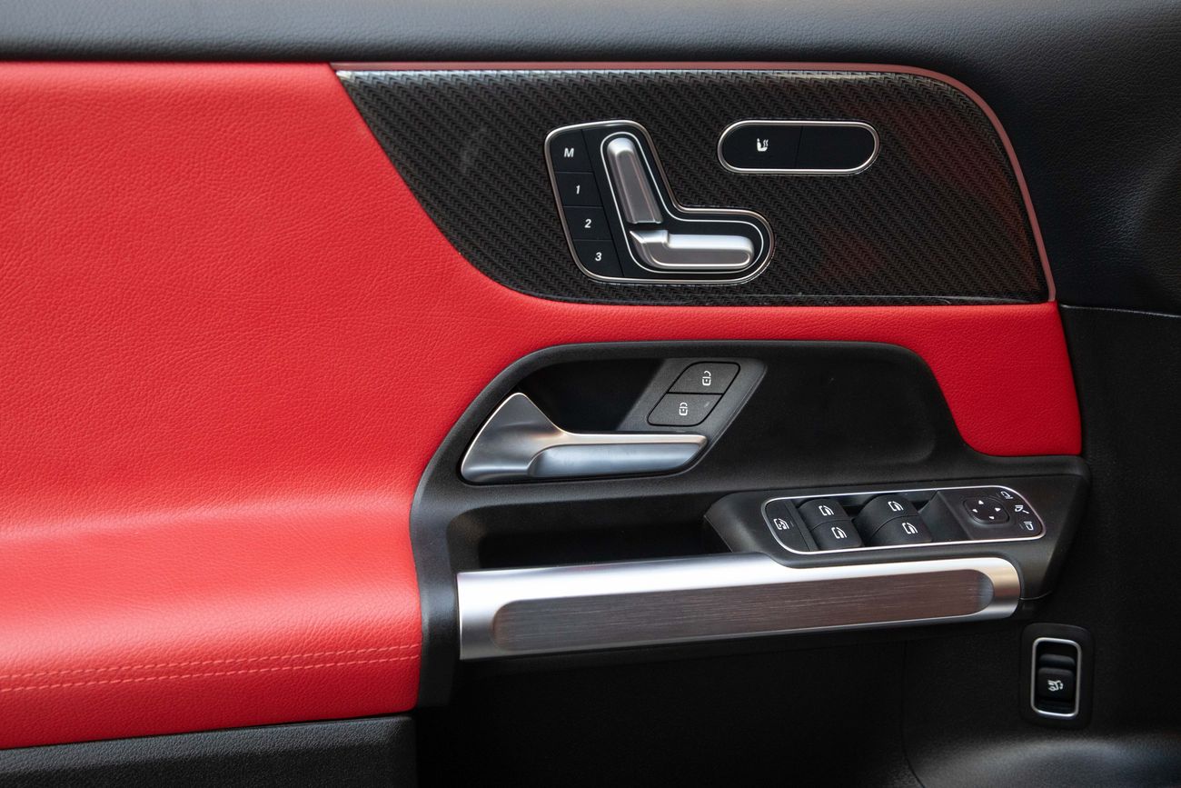 Mercedes-Benz GLB 250 2,840 P.M | 0% Downpayment | Mercedes-Benz GLB AMG 4 Matic | Agency Warranty!