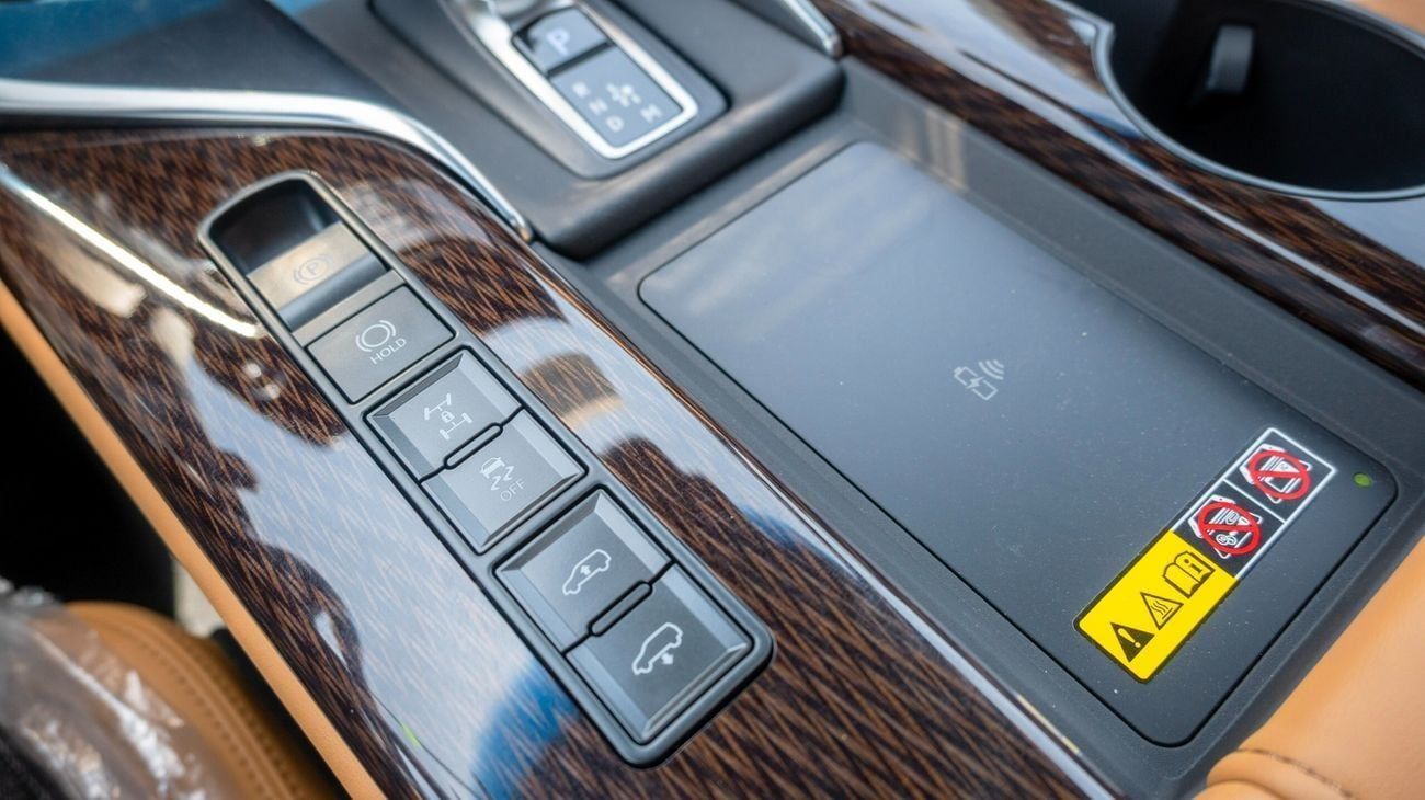 لكزس LX 700h Signature