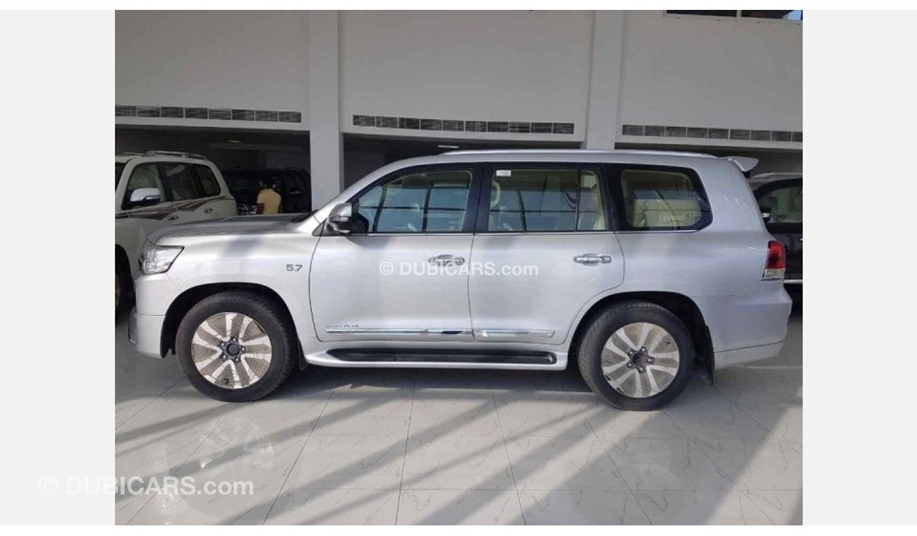 تويوتا لاند كروزر 2016 VXS 5.7L full option with Radar, 4 Camera, Hydraulic system.