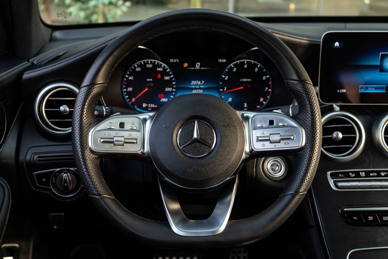 Mercedes Benz GLC200 4MATIC HIGH Mercedes-Benz GLC200 4MATIC 2020 GCC | Warranty
