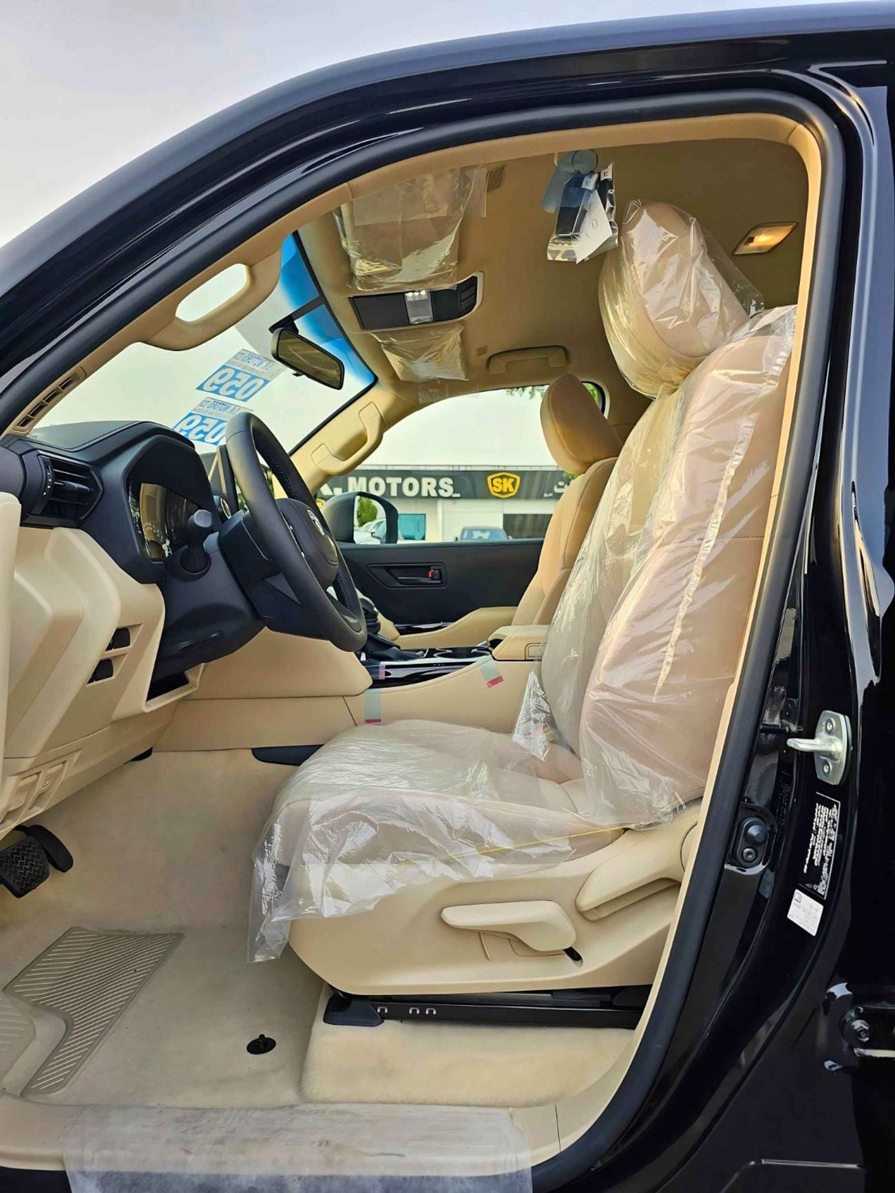 Toyota Land Cruiser GXR GX E1 TWIN TURBO || 3.3L DIESEL A/T / FABRIC SEATS / BIG DVD  (CODE # GX E1)