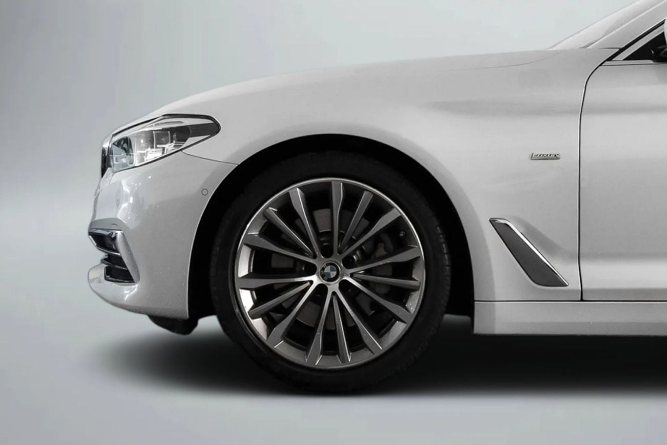 بي أم دبليو 530i Luxury 2.0L