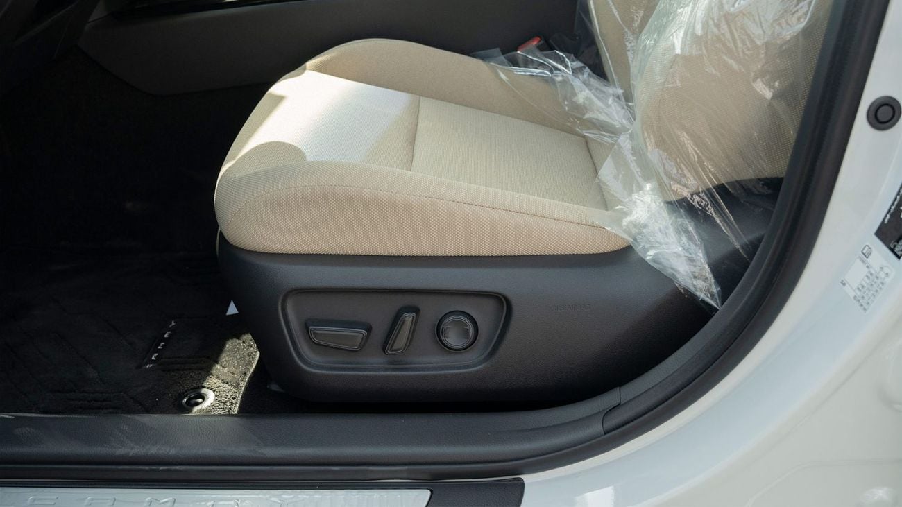 Toyota Camry 2026 Toyota Camry LE facelift 2.5L Petrol AT with Sunroof - GCC (Export price)