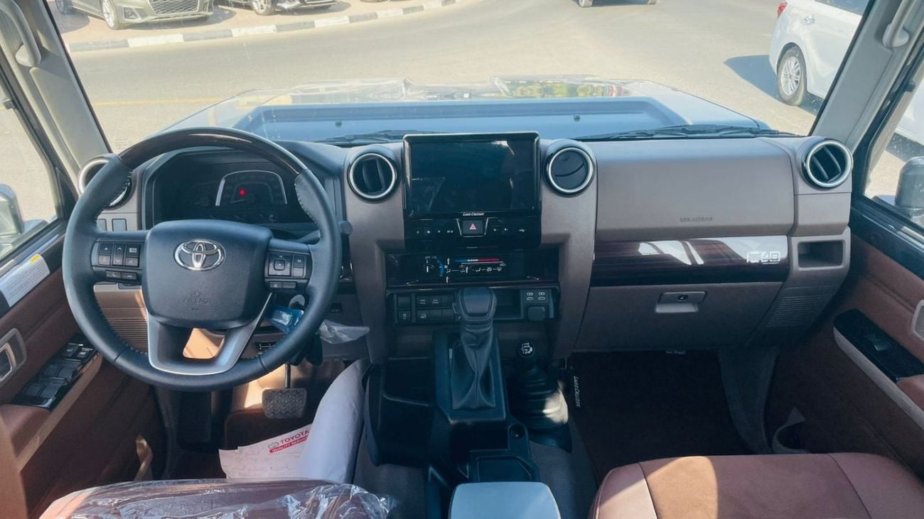 تويوتا لاند كروزر بيك آب LC79 DOUBLE CABIN 70TH ANNIVERSARY 4.0 AUTOMATIC