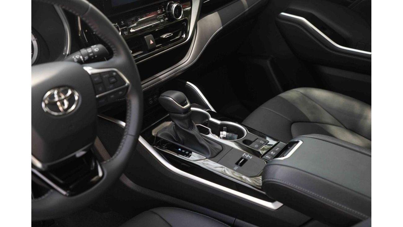 Toyota Highlander 2024 Toyota Highlander 2.5 Deluxe 4WD Hybrid - Black inside Black | Export Only