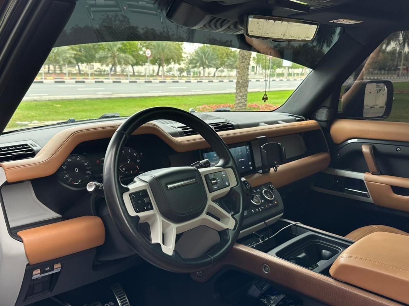 Land Rover Defender P300 90 SE 2.0L (5 Seater) DEFENDER 90 SE P300 GCC 2023 // AL TAYER WARRANTY // FSH // ORIGINAL PAIN