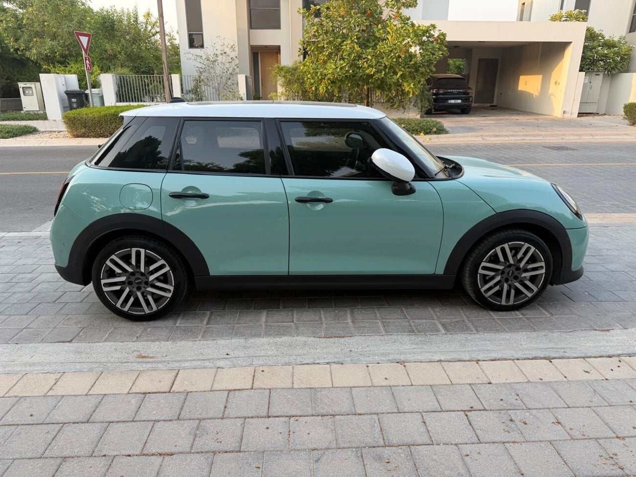 Mini Cooper C 2026 5-Door Ocean Wave Green with White Roof & Mirrors