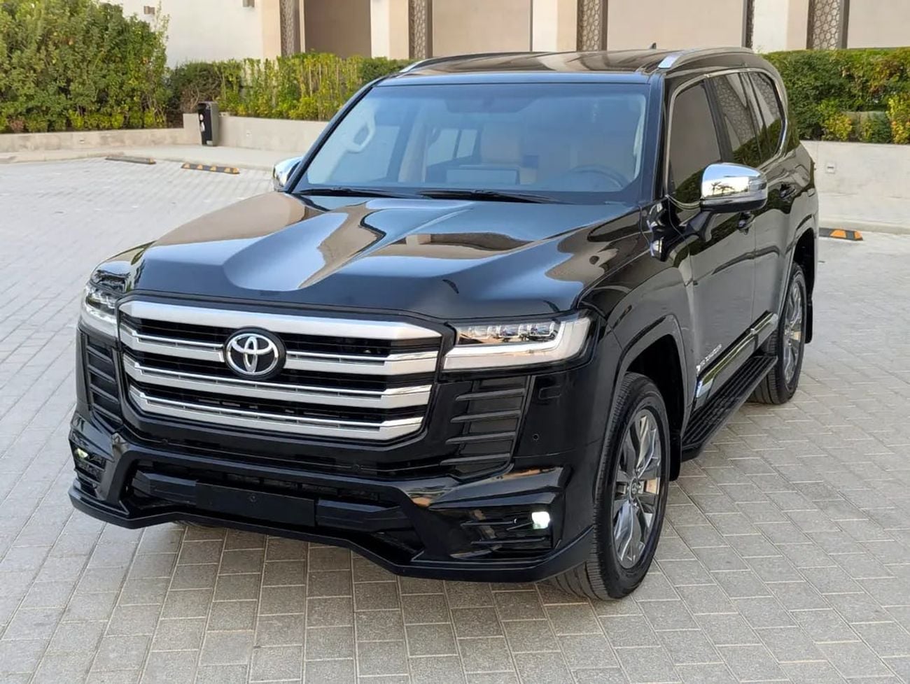 تويوتا لاند كروزر VXR 2023 GCC Specs Interior and Exterior Excellent Condition