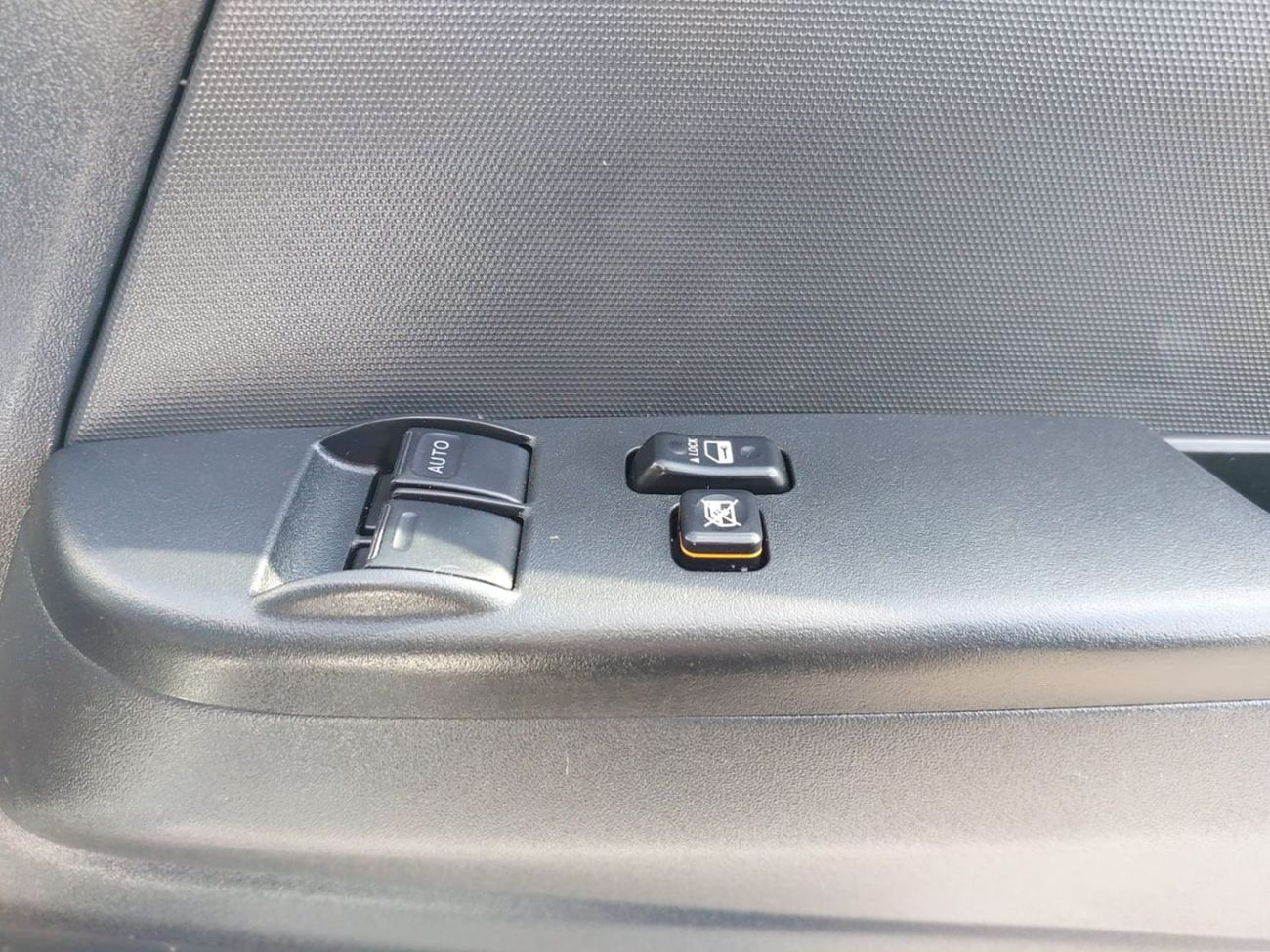 تويوتا هاياس TOYOTA HIACE COMMUTER VAN RHD 2015 MODEL 3.0 L DIESEL AUTOMATIC(PM26086)