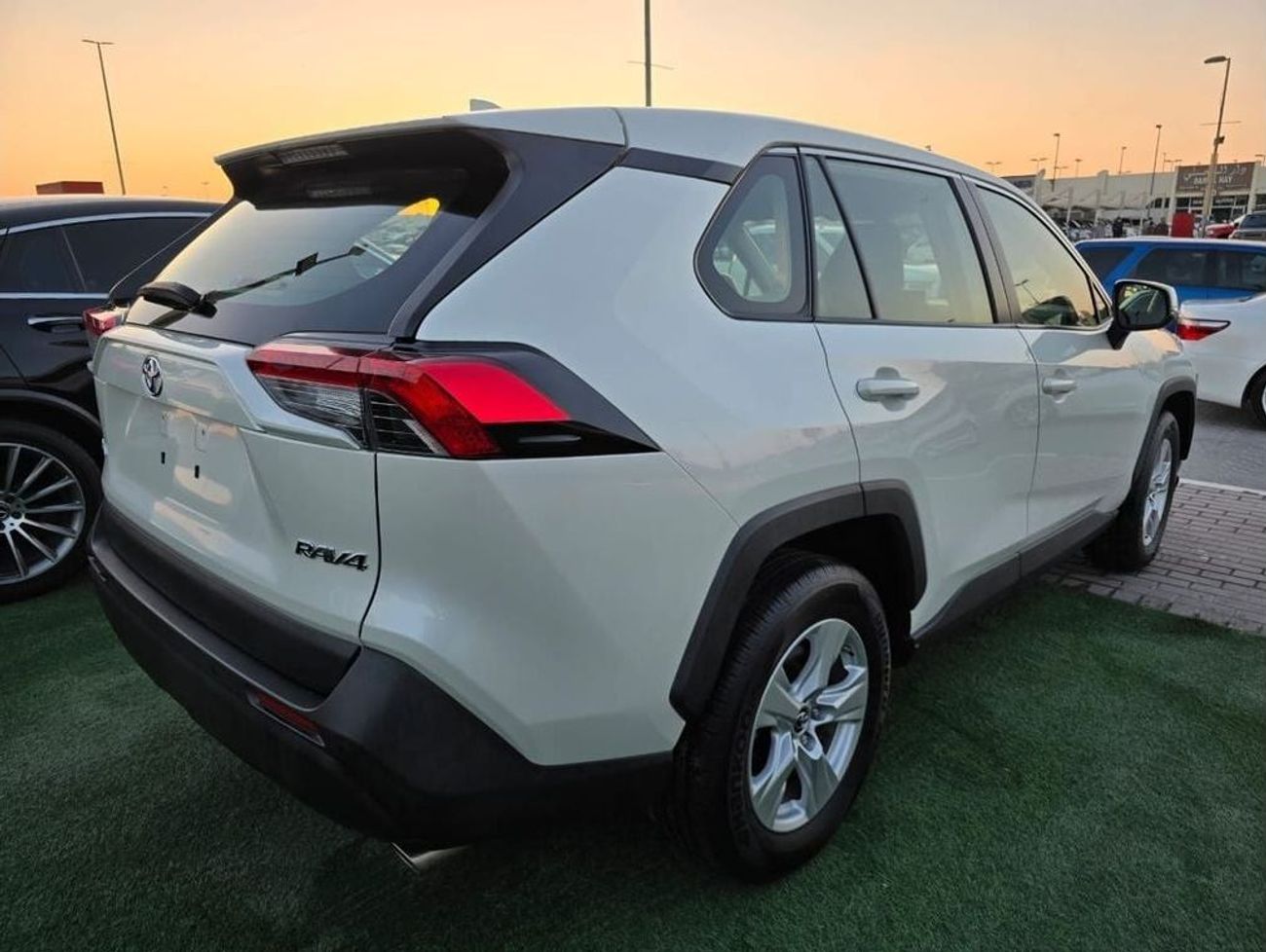 Toyota RAV4 GX 2.5L TOYOTA RAV4 2019 GCC 4 cylinder engine 2.5L clean car without accident without paint just bu