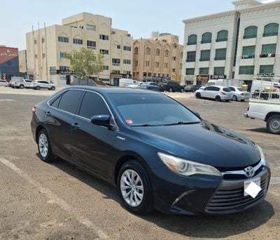 تويوتا كامري Hybrid LE