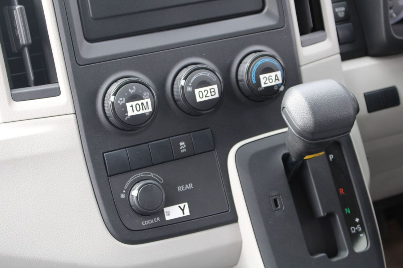 تويوتا هاياس TOYOTA HIACE 2.8L DIESEL 15 SEATER HIGH ROOF COMMUTER AUTO