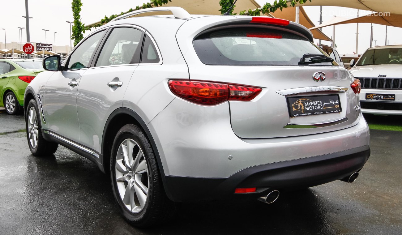 Infiniti QX70