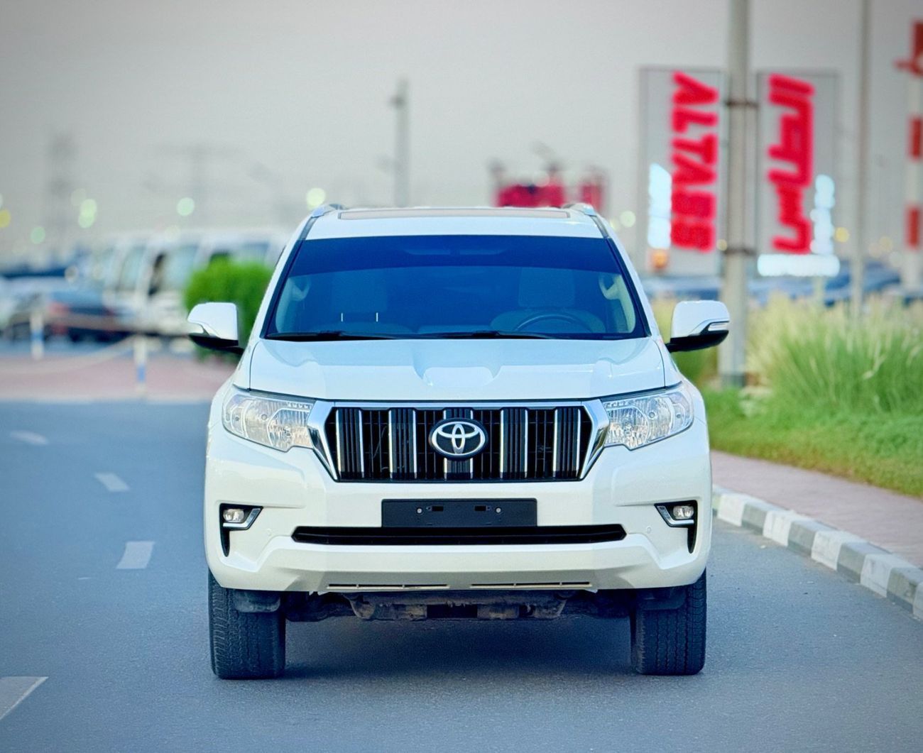 تويوتا برادو GXR 2018 V6 Full option Sunroof, Coolbox , Electric seats top of The Range