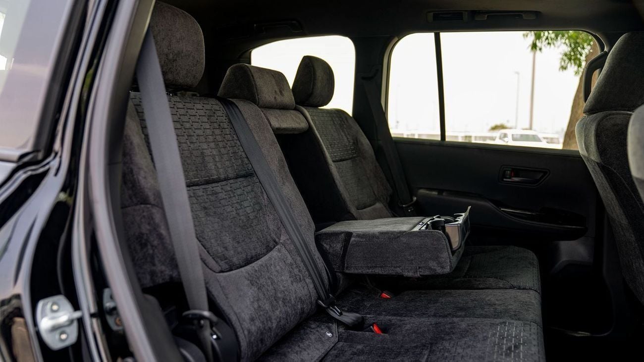 تويوتا لاند كروزر GXR LC GXR 3.3D\(LHD) TOYOTA LAND CRUISER LC300 GXR 3.3D AT MY2025 – BLACK