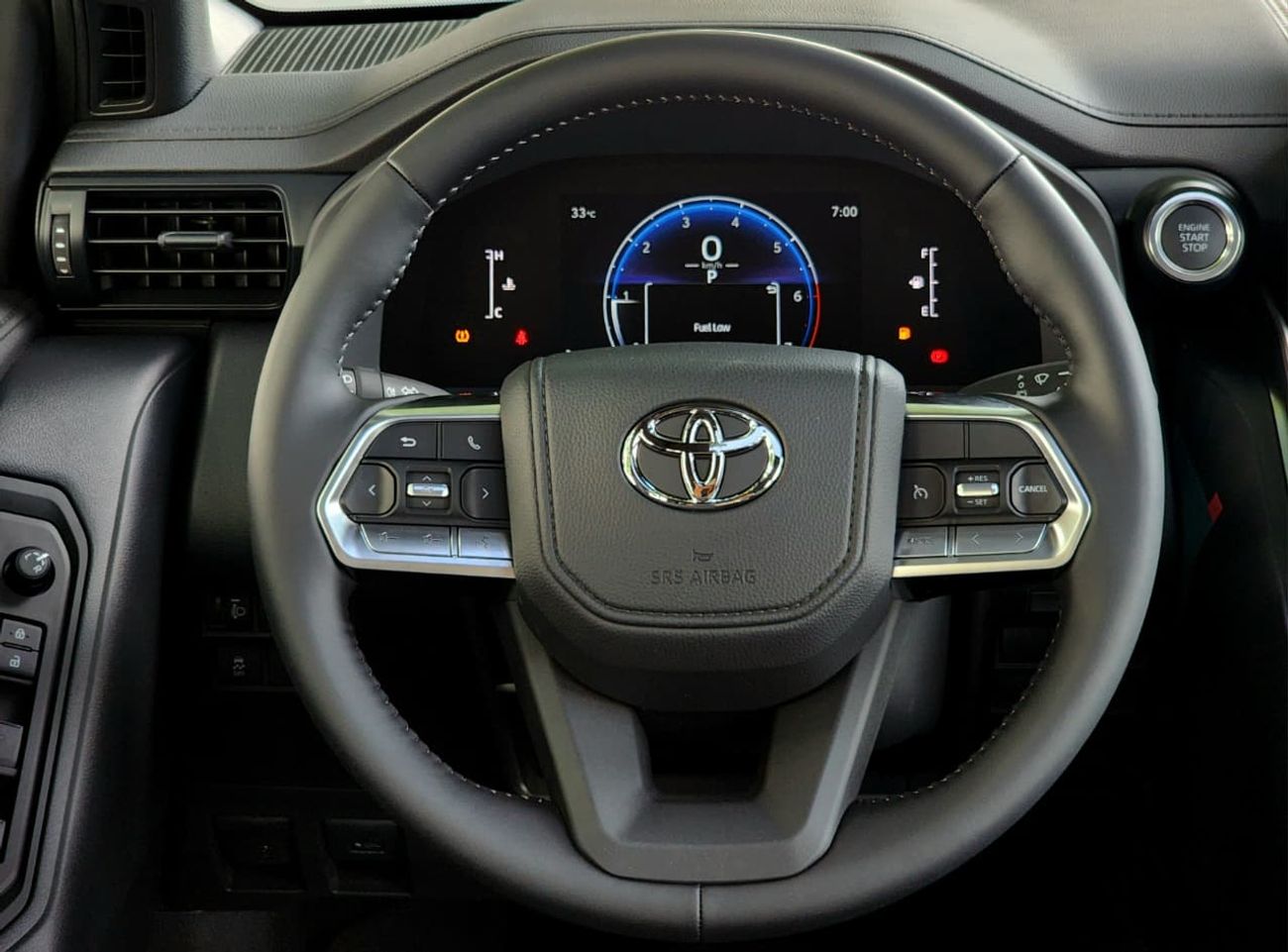 تويوتا لاند كروزر LC300 GXR 3.5 - MID OPTIONS - SUNROOF - 2025 MODEL - WHITE INSIDE BLACK - GCC SPECS