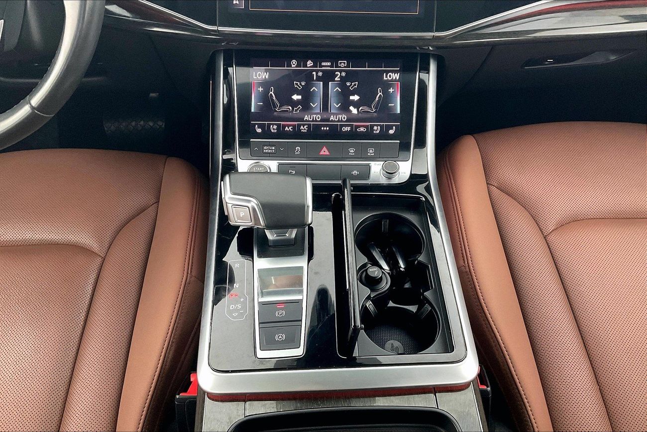 أودي Q7 55 TFSI quattro S-Line Luxury/High Option | National Day Celebration | شامل الضمان | 0 ﺪﻔﻋﺓ ﺃﻮﻟﻯ