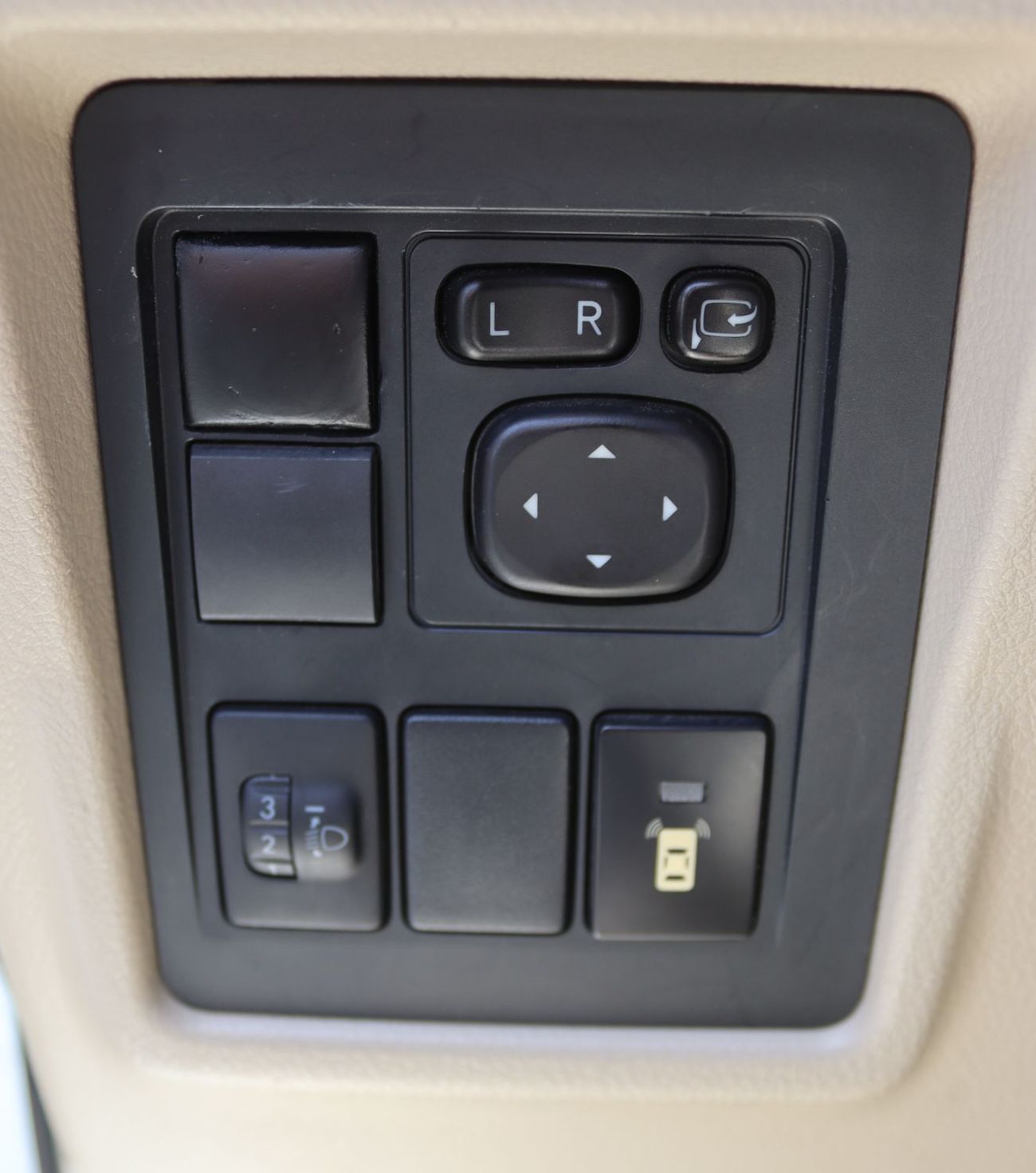 Toyota Prado EXR 4.0L 4WD Toyota Prado - 2019 - GCC - 4.0L - 6 (V )- 7 Seats - 4*4 - Excellent Condition Inside a