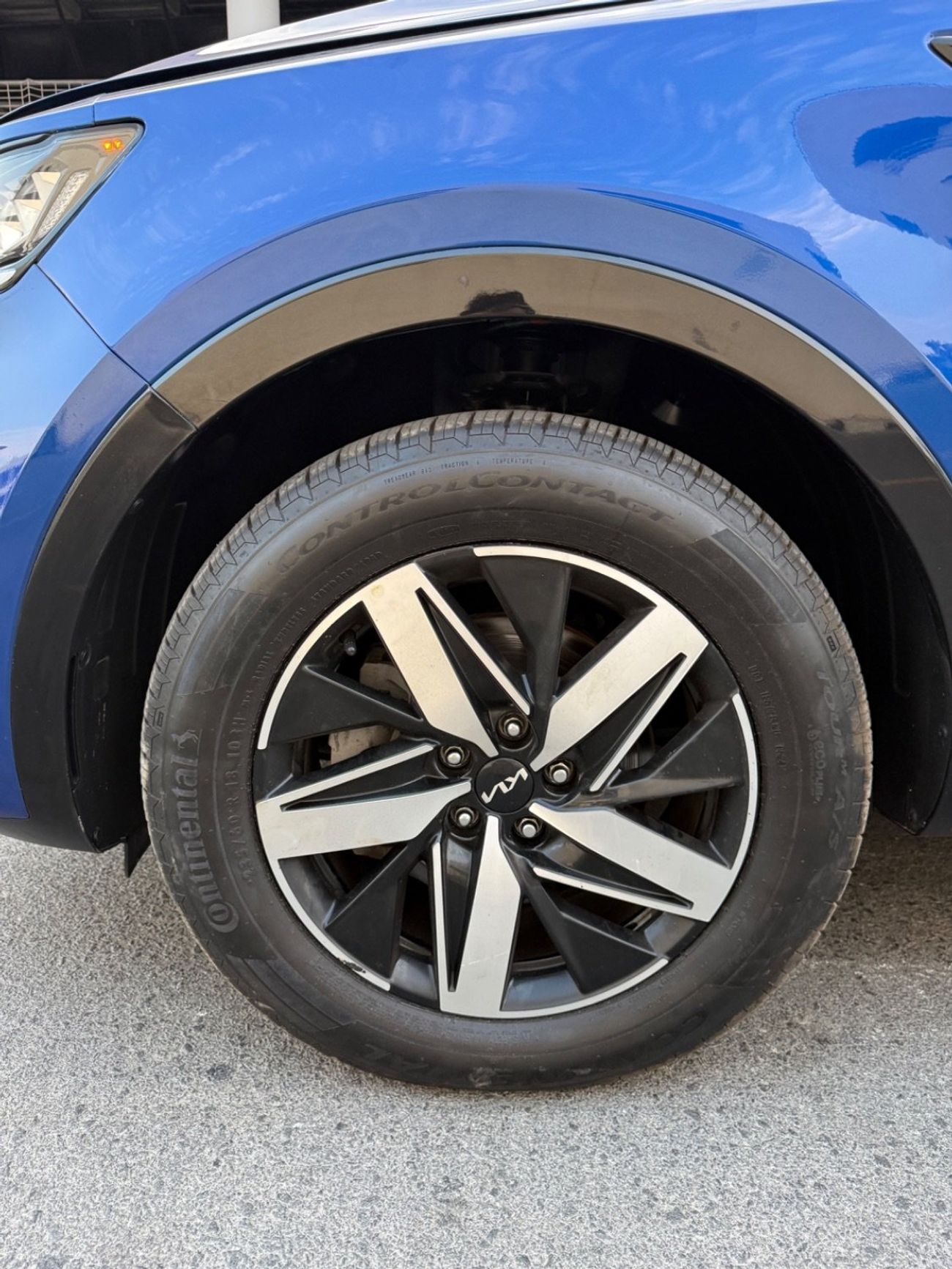 كيا سورينتو 2.5L LX (RWD)