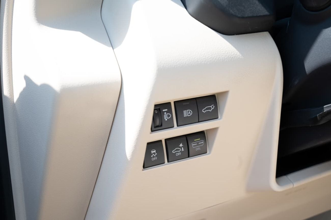 تويوتا لاند كروزر GXR V2 3.5L TT HEV 2026