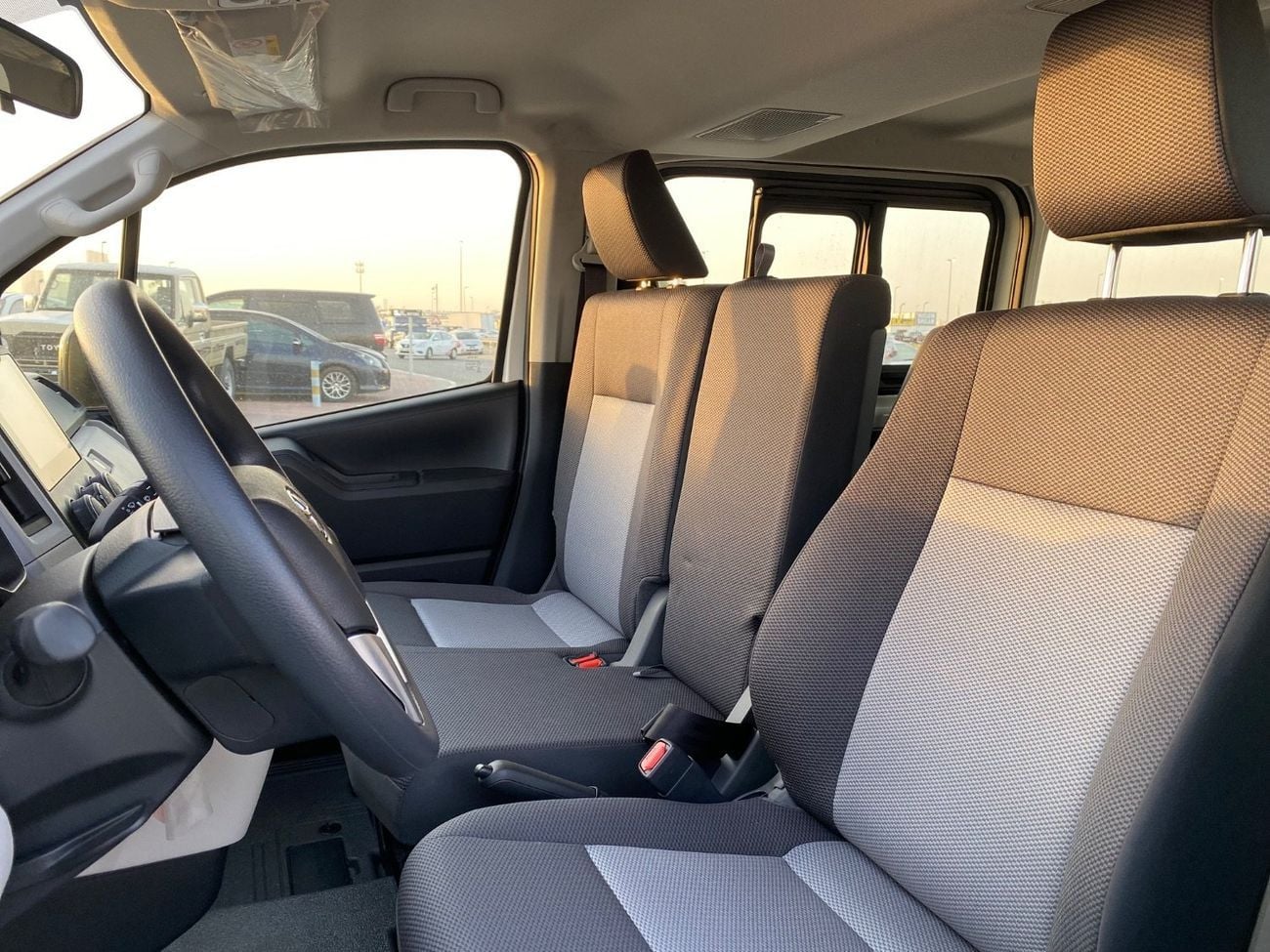 تويوتا هاياس DLS - STD ROOF Commuter Standard 2.8L