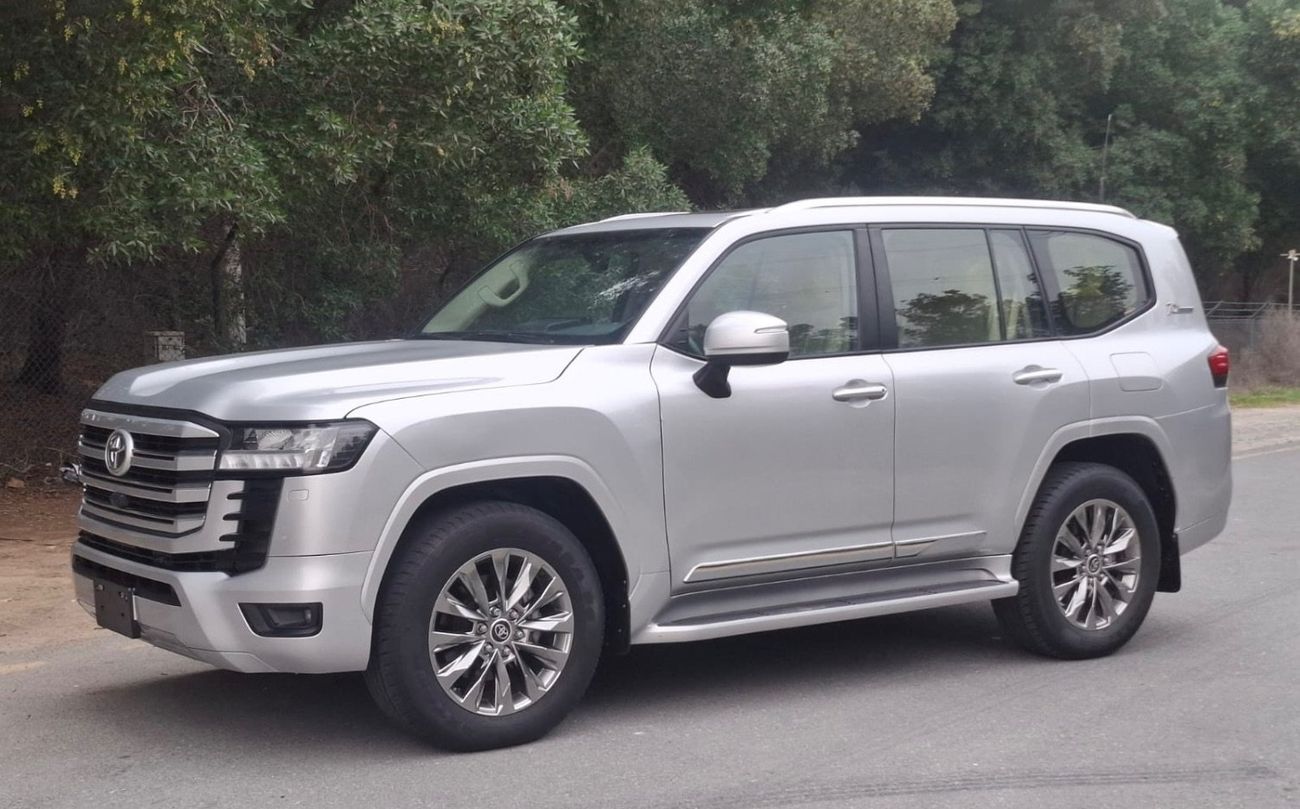 Toyota Land Cruiser 2022 MODEL DIESEL ENGINE GXR Twin Turbo  LC300 V6 Full Option Very Clean And Perfect Condition