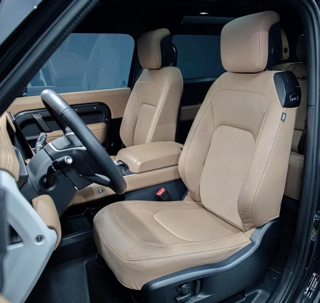 Land Rover Defender P400 90 X-Dynamic HSE 3.0L (5 Seater)