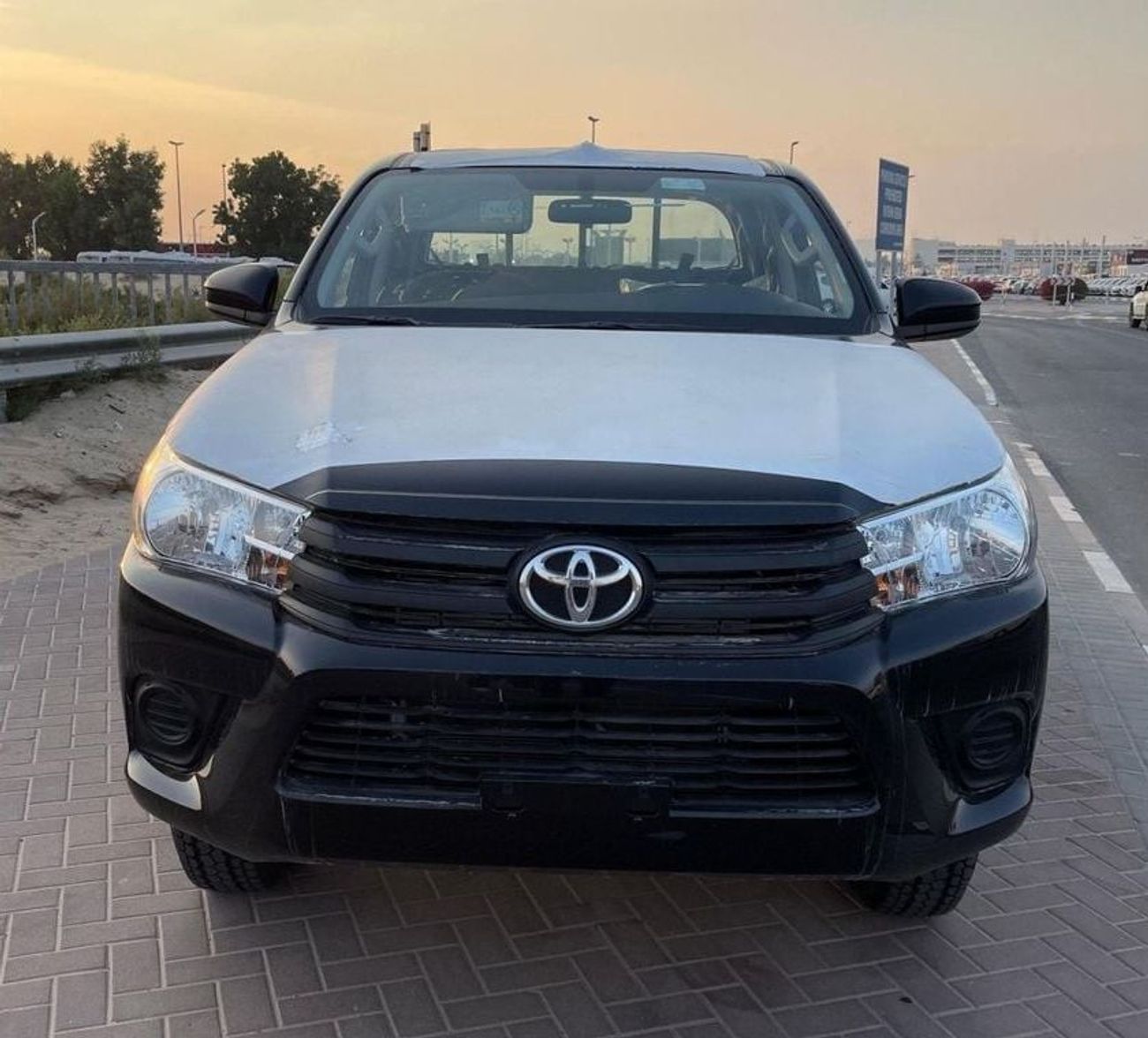 تويوتا هيلوكس GL TOYOTA HILUX 2.4 DC DSL 4x4 MT POWER WINDOWS