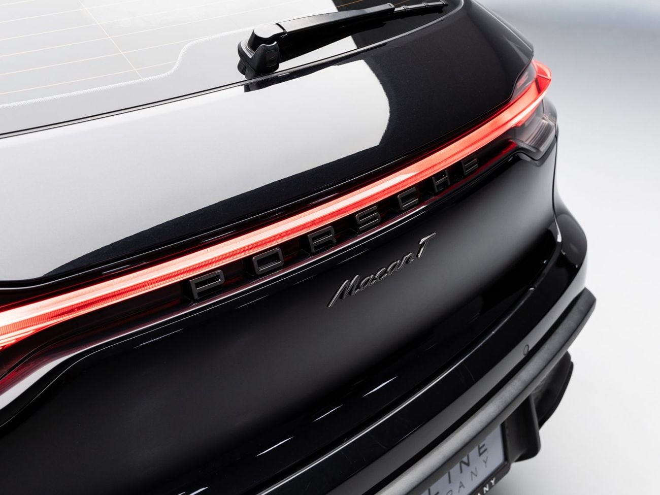 Porsche Macan T 2.0L (260 HP) 2023Porsche Macan T, 2.0L TC I4, 4WD, 261 bhp, 7 Speed Automatic