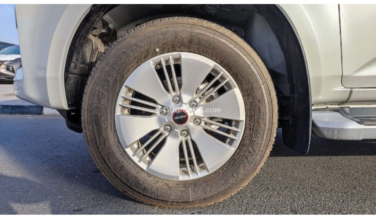 Isuzu DMax RG Crew 3.0L Diesel, pick up, 2023, 4x4, 4 doors, white color.