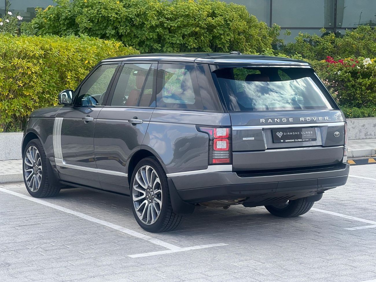Land Rover Range Rover Range Rover Vogue Autobiography 5.0 L V8 Panoramic  Full option  GCC 2014 96,000 km  Full Service Hi