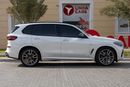 بي أم دبليو X5 50i M Sport 4.4L BMW X5 M50i M-Sport 2021 GCC under Agency Warranty and Service Contract with Flexib