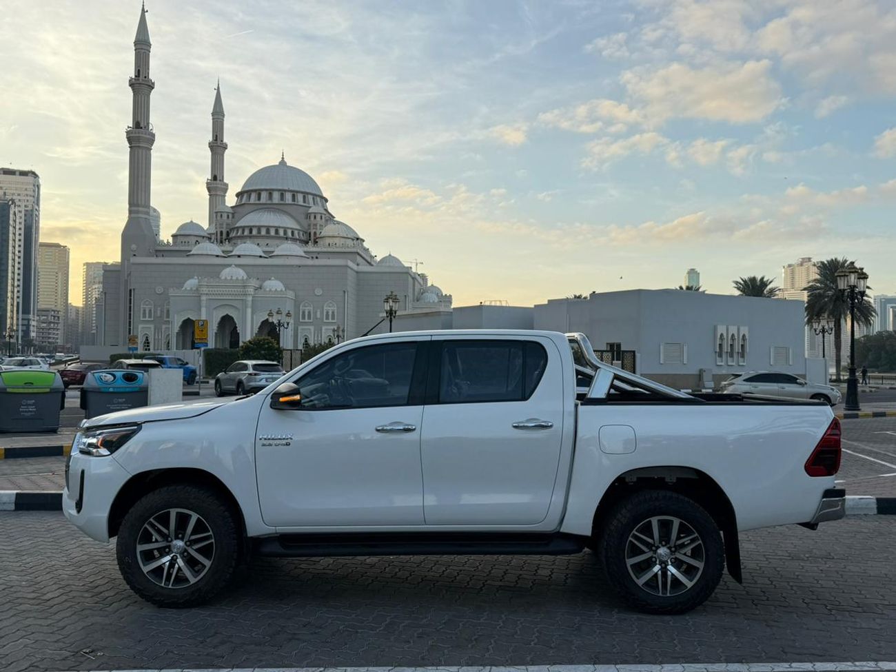 تويوتا هيلوكس Facelift SR Right Hand Drive