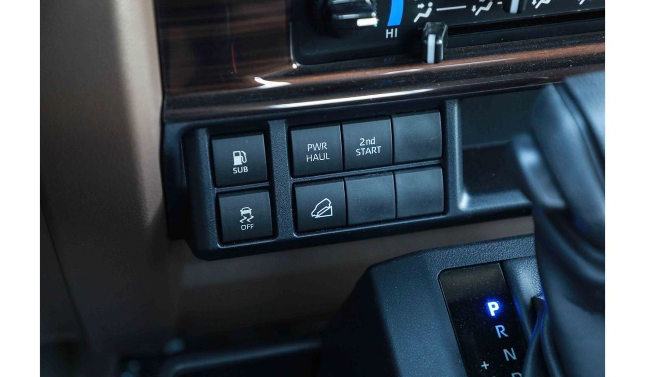 تويوتا لاند كروزر 70 2024 TOYOTA LC79 LX Z SINGLE CAB 2.8 - BEIGE inside TAN | Export Only