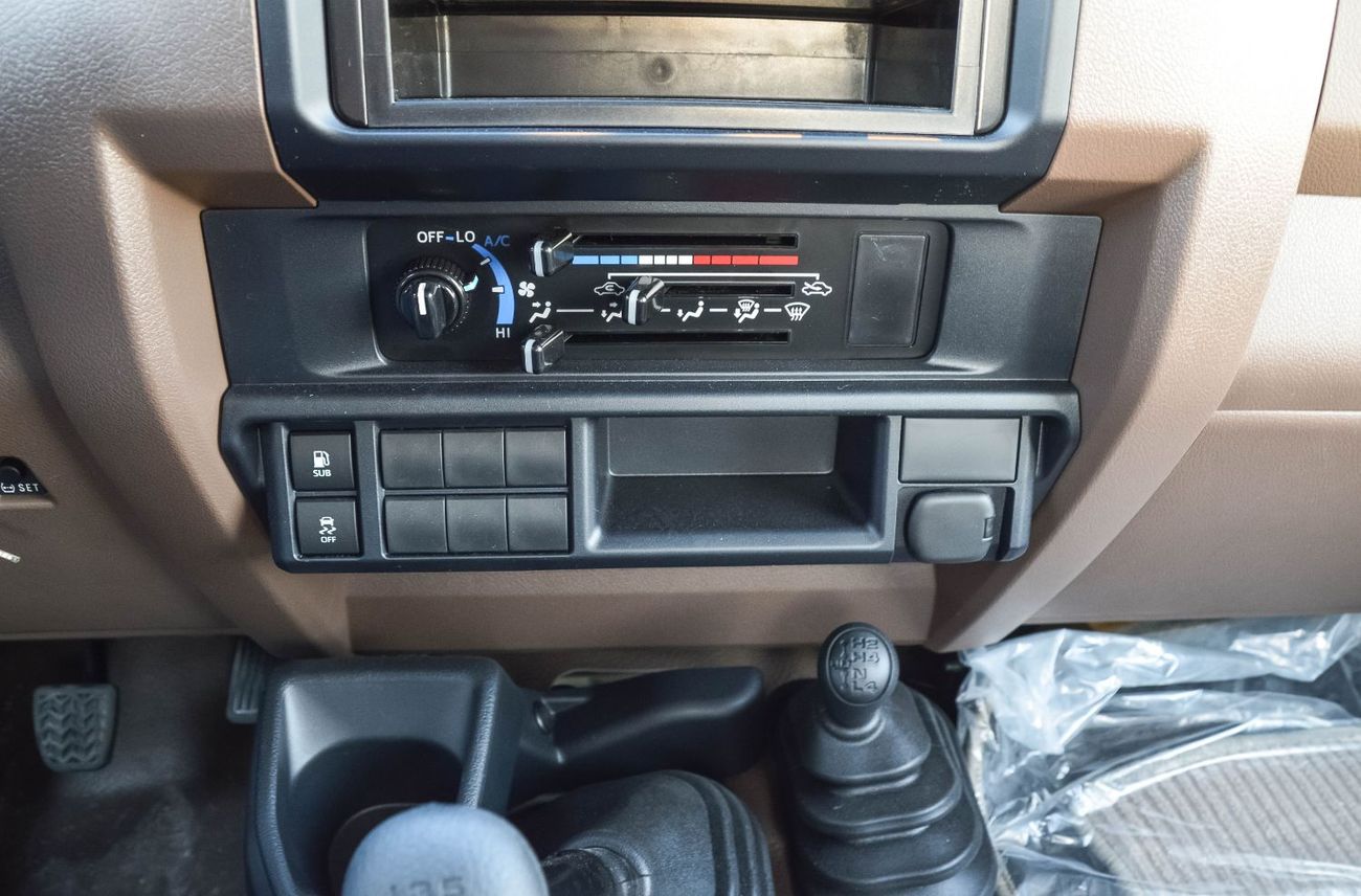 Toyota Land Cruiser Pick Up TOYOTA LAND CRUISER 79 2.8L SC MT DIESEL PICKUP 2025