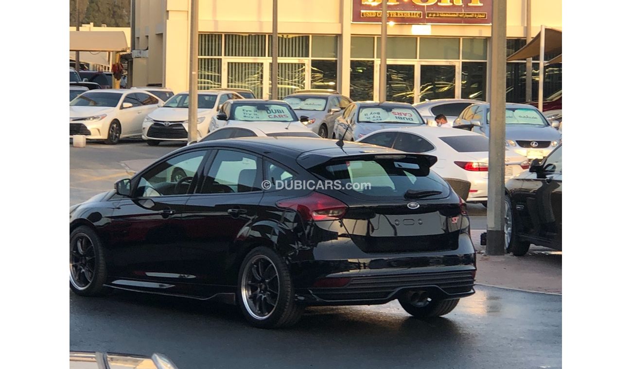 Ford Focus Ford Focus ST model 2017 GCC car prefect condition full option low mileage