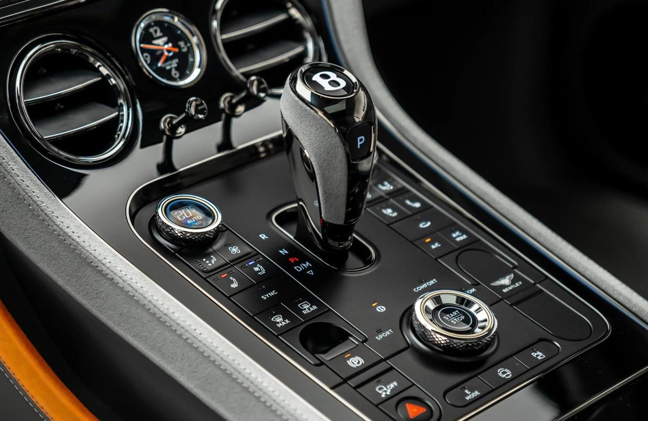 بنتلي كونتيننتال 4.4L V-8 Twin-Turbocharged Engine