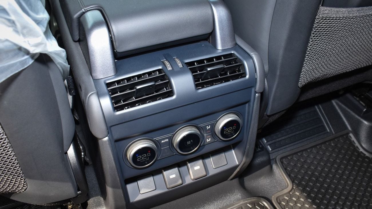 Land Rover Defender DEFENDER 110 V8 CANADIAN SPECS LOW MILEAGE