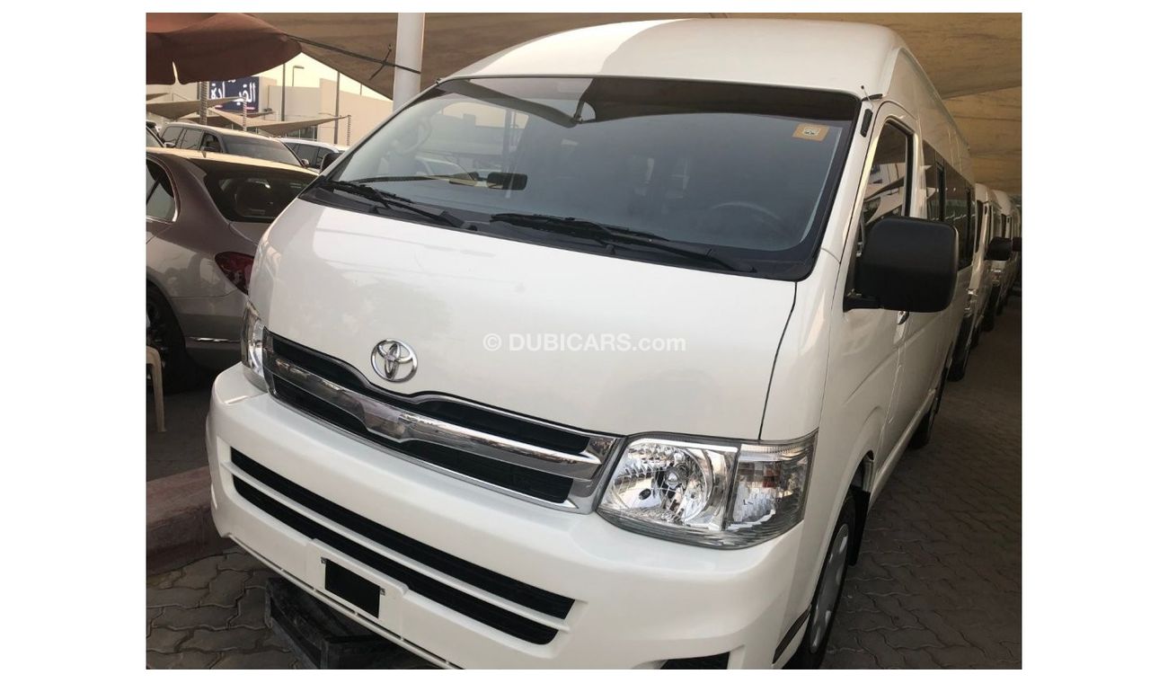 Toyota Hiace Toyota Hiace Highroof Bus 15 seater, A/T, model:2012. Free of accident.only done 2300 km