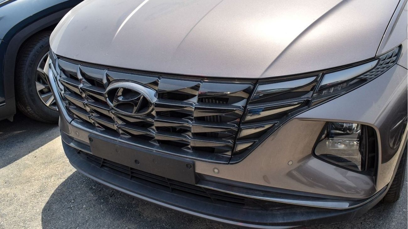 Hyundai Tucson 1.6T - Radar - Panoramic sunroof - 19" Alloy - DVD - Leather Seats - Electric seats