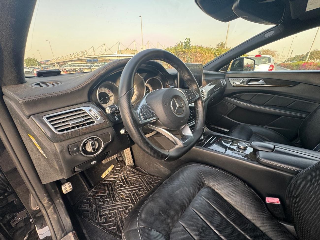 Mercedes-Benz CLS 550 Mercedes-Benz CLS 550 – 2016 | V8 Biturbo | Japanese Specs  A perfect combination of luxury, perform