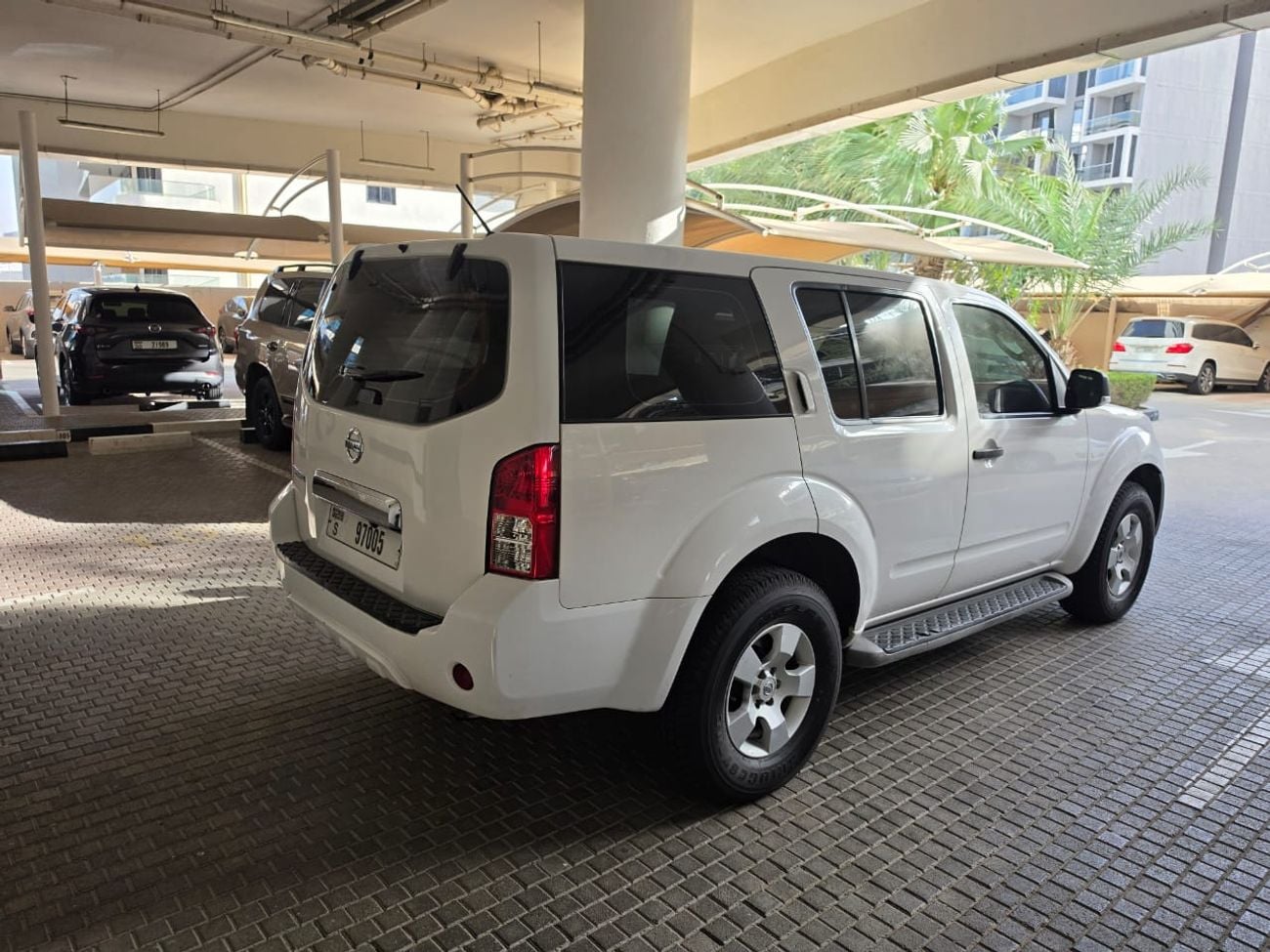 Nissan Pathfinder 4.L Engine - GCC Specs - New 5 Tires and Battery - Well Maintained