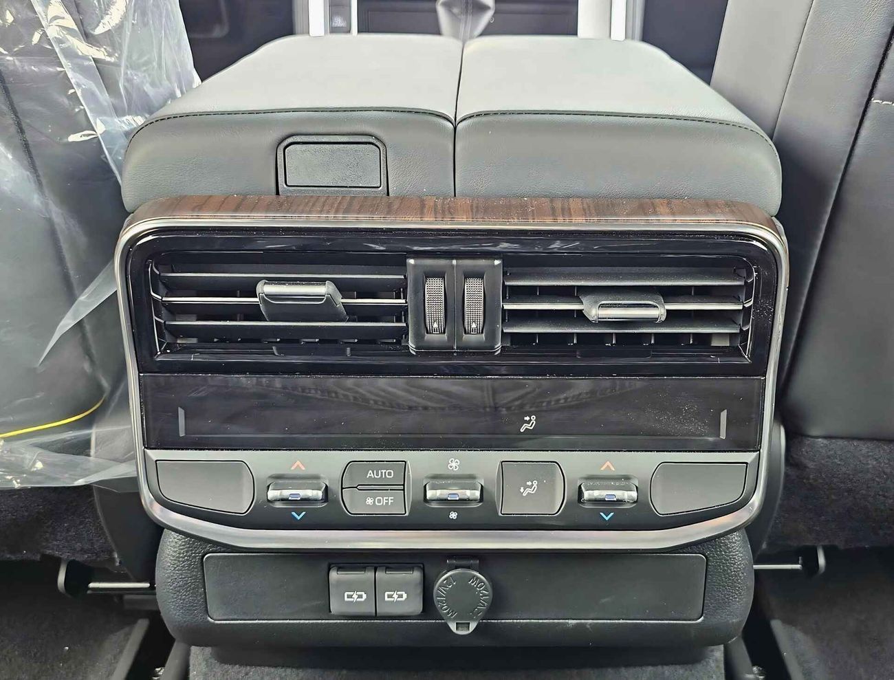 Toyota Land Cruiser LC300 / WINTER PACKAGE / VX / 3.5L / "9" DVD + 360 CAMERA / RADAR (CODE# LCWSR35VXH)