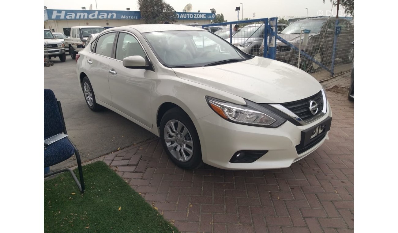 Nissan Altima with screen camera