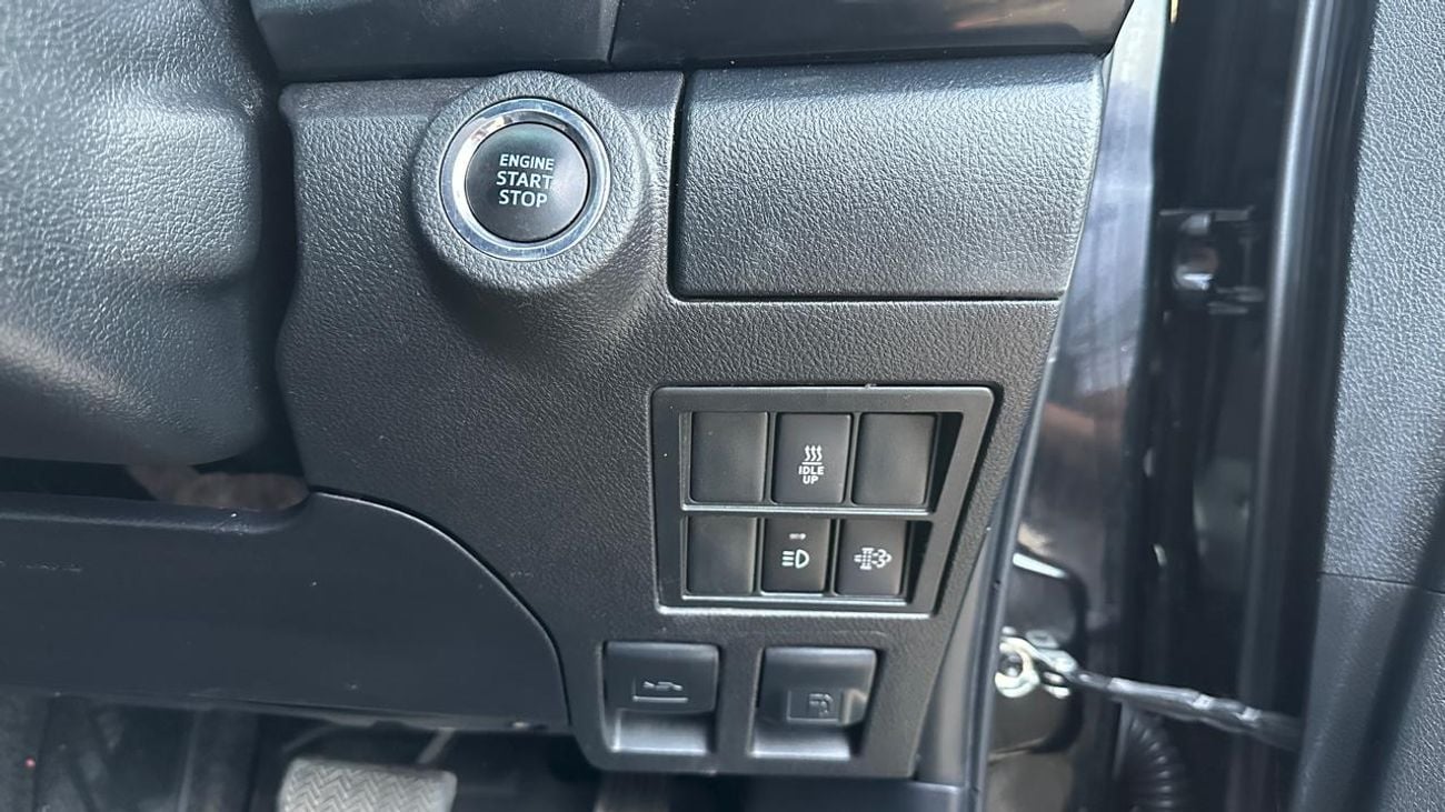 Toyota Hilux ROGUE RIGHT HAND DRIVE DIESEL AUTO