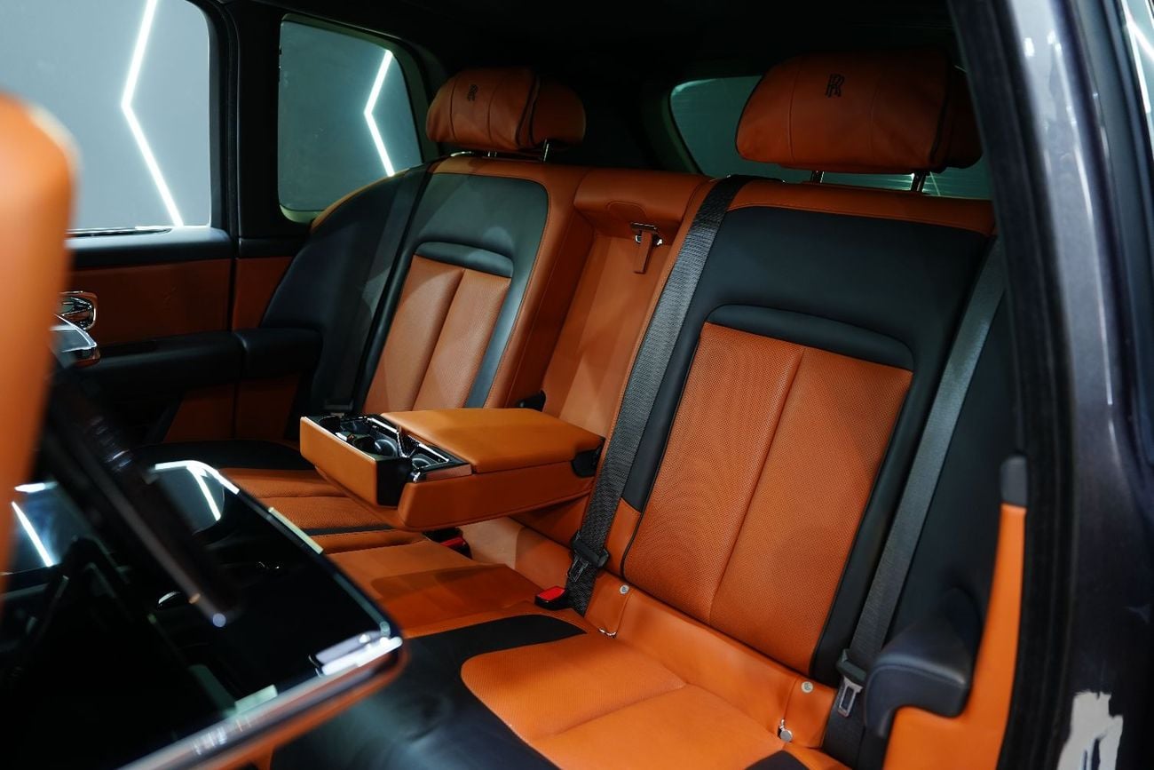 رولز رويس كولينان Rear Entertainment, Bespoke Audio, Panoramic Roof, GCC Spec!!