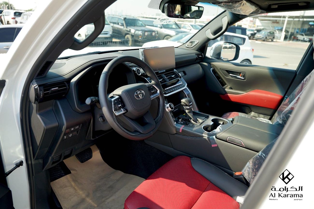 تويوتا لاند كروزر 3.3L | VXR | Full Option | Rear TV Screen | Diesel