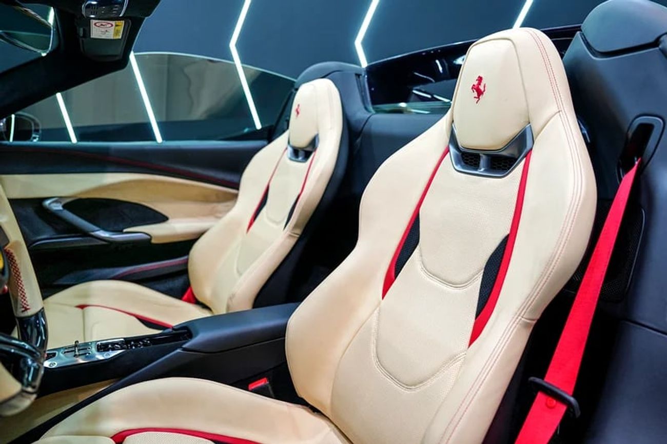 فيراري 296 GTS Standard