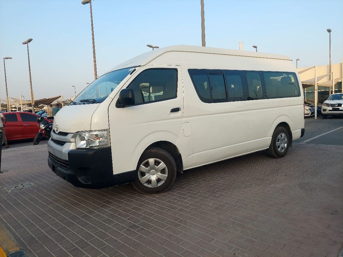 Toyota Hiace 2.7L PETROL HIGHROOF 13 SEATER MANUAL TRANSMISSION