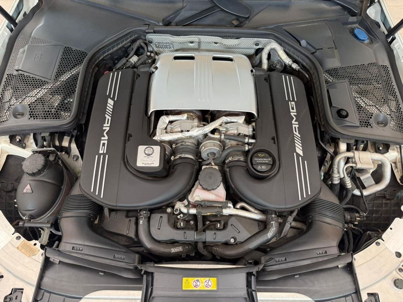 Mercedes-Benz C 63S AMG Std 4.0L Sedan | FULL SERVICE HISTORY | PEARL WHITE | BURMESTER SOUND SYSTEM